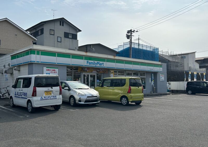 コンビニ　ファミリーマート隼人内山田店（コンビニ）まで875m