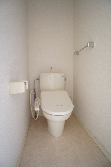 トイレ　お部屋前には緑があるので、心癒されます☆