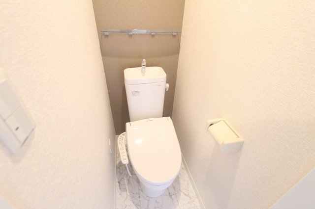 トイレ　同タイプ参考写真です。