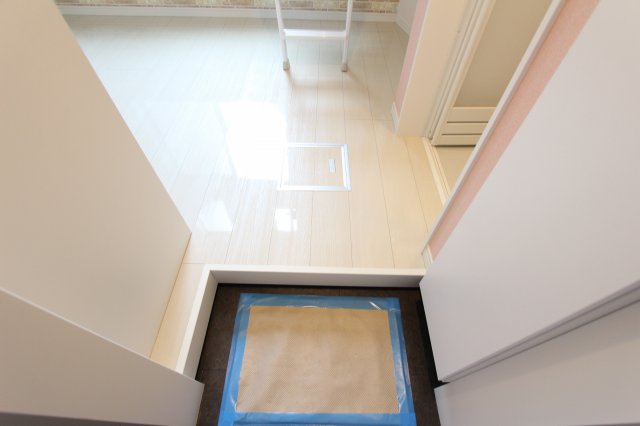 玄関　同タイプ参考写真です。