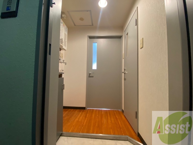 玄関　玄関の様子です。明るい印象ですね。気分もあがりそう。