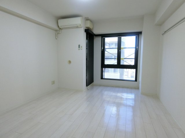 居室・リビング　806号室の写真になります。