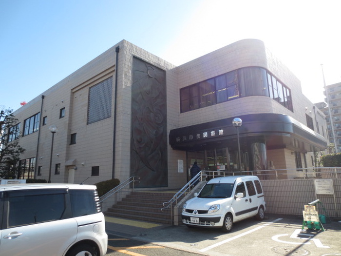 図書館　横浜市泉図書館（図書館）まで1070m