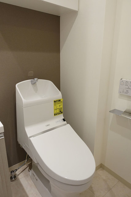 トイレ　※写真は同タイプ住戸です。