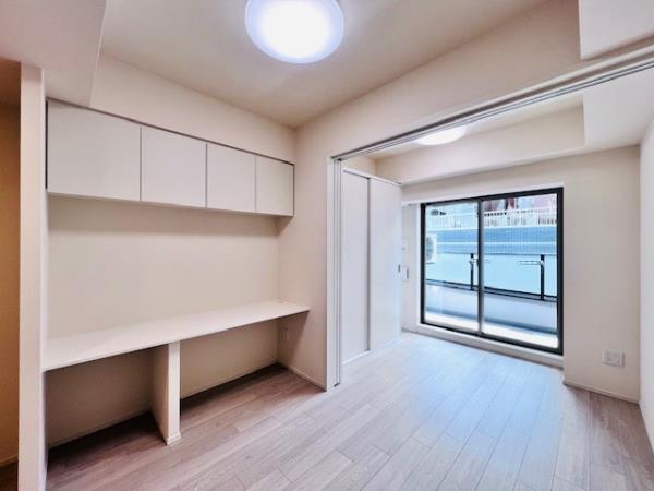 居室・リビング　こちらのリビングで趣味の時間をお楽しみください