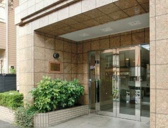 エントランス　ゆとりのあるエントランスです