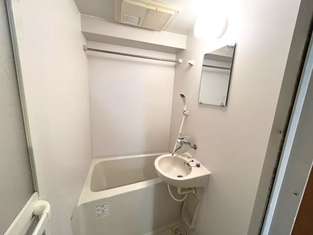 バス・シャワールーム　イメージとして同建物他部屋を表示しています