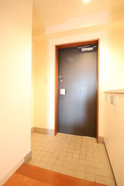 玄関　※別室の参考写真の為、現況優先です。