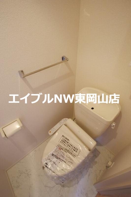 トイレ　温水洗浄便座完備