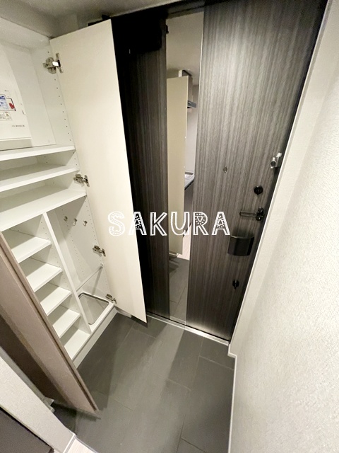 玄関　収納豊富なシューズボックスです♪