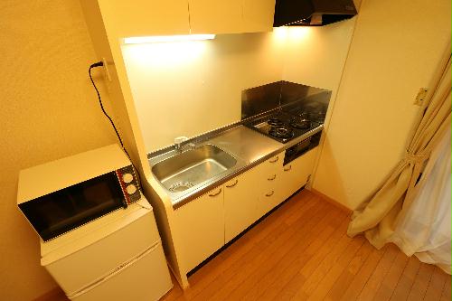 キッチン　３口ガスコンロ付き