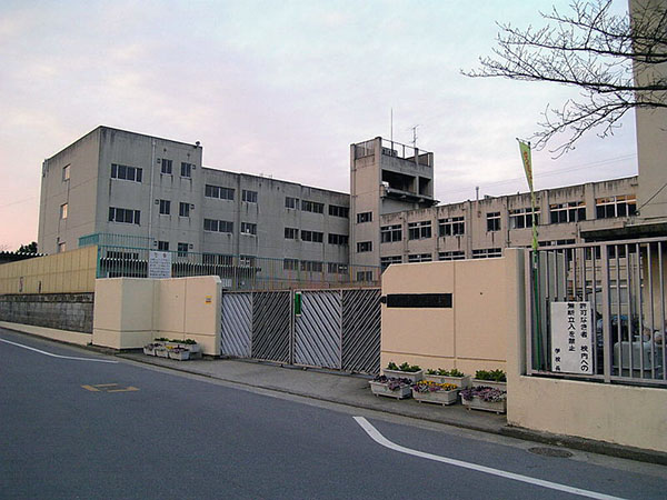 中学校　東中学校（中学校）まで1500m