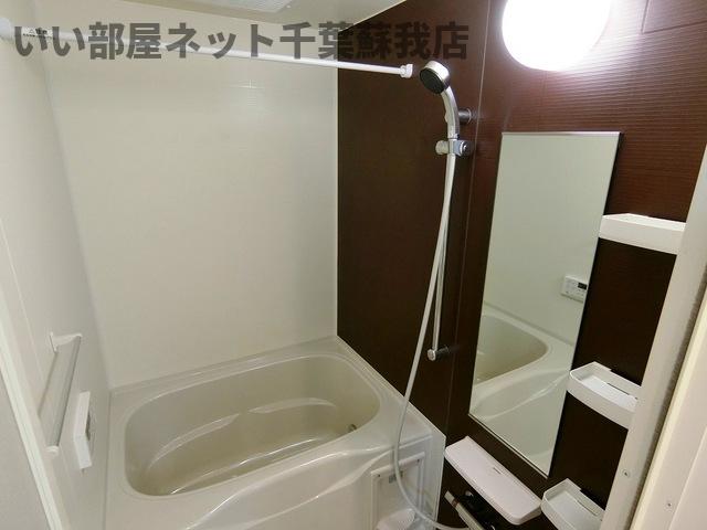 バス・シャワールーム　アクセントパネルがおしゃれなバスルーム♪