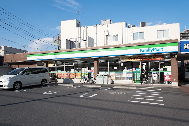 コンビニ　ファミリーマート 板橋前野町三丁目店（コンビニ）まで382m