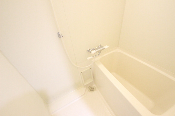 バス・シャワールーム　※別部屋の写真です