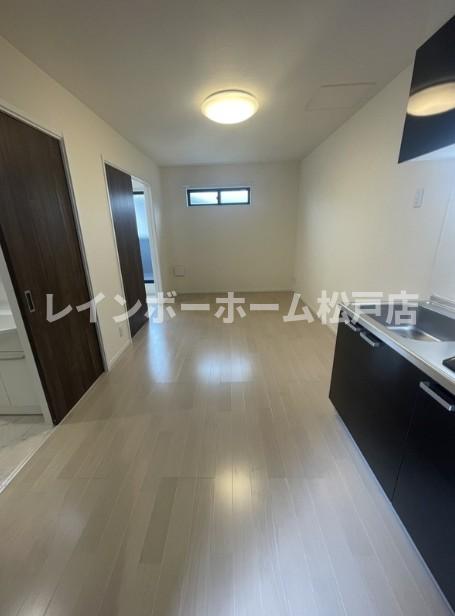 居室・リビング　こちらの居間で趣味の時間をお楽しみください