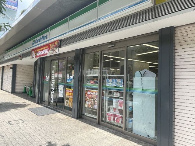 コンビニ　ファミリーマート小岩駅東店（コンビニ）まで327m