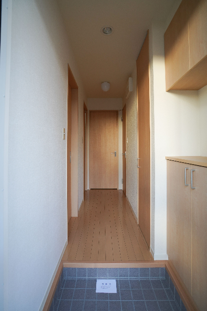 玄関　同じ敷地の別の部屋