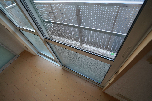 バルコニー　同じ敷地の別の部屋