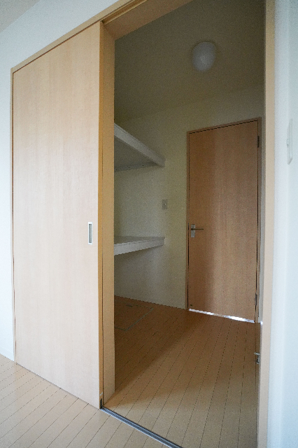 収納　同じ敷地の別の部屋