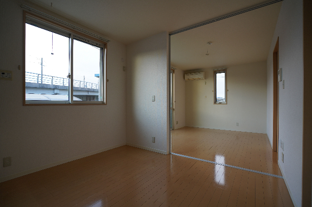 居室・リビング　同じ敷地の別の部屋