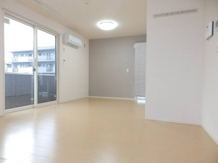 居室・リビング　落ち着いた色調の洋室です