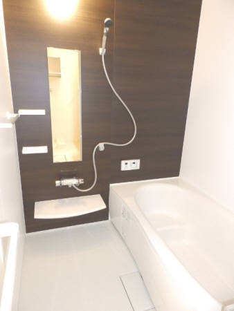 バス・シャワールーム　コンパクトで使いやすいお風呂です