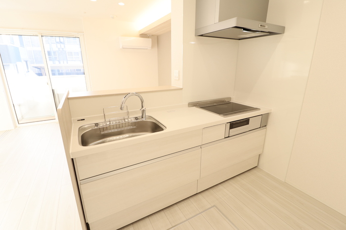 キッチン　3口のIHシステムキッチン搭載です。