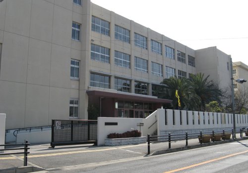 中学校　長尾中学校（中学校）まで350m