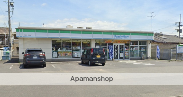 コンビニ　ファミリーマート（コンビニ）まで750m