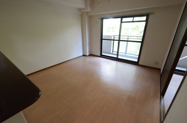 居室・リビング　南向きで明るいリビング！