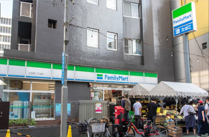 コンビニ　ファミリーマート上目黒2丁目店（コンビニ）まで144m