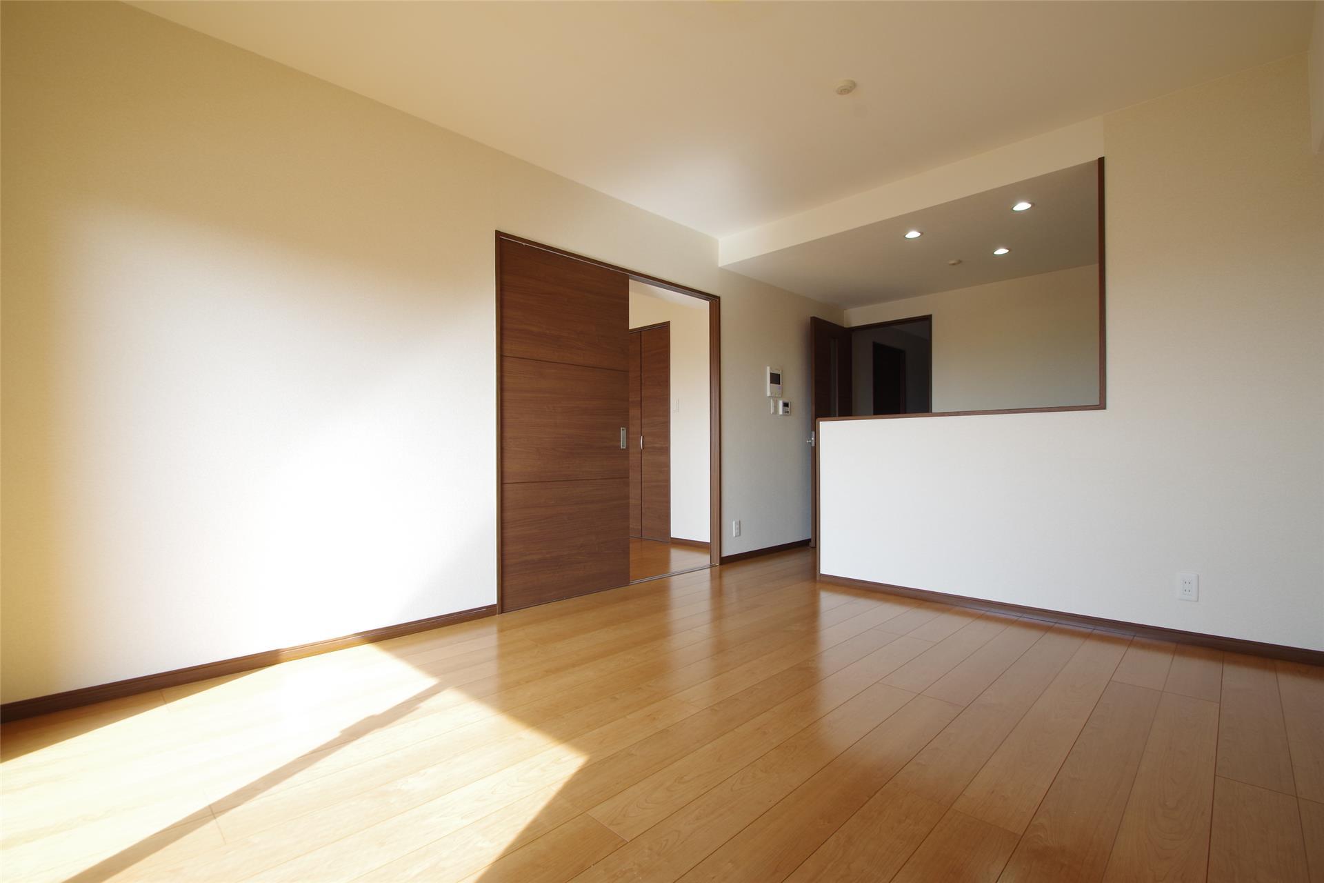 居室・リビング　※同タイプ別号室の写真です。現況優先となります。