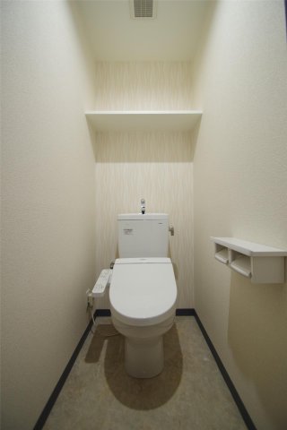 トイレ　※同タイプ別号室の写真です。現況優先となります。