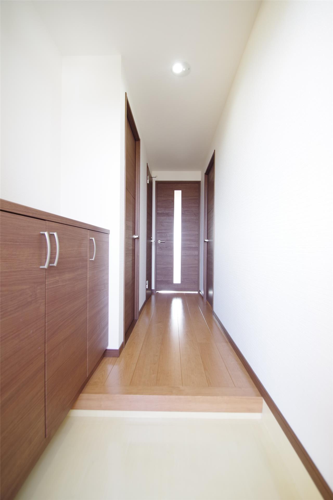 玄関　※同タイプ別号室の写真です。現況優先となります。