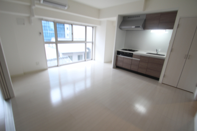 居室・リビング　※同号室の別階のお写真です