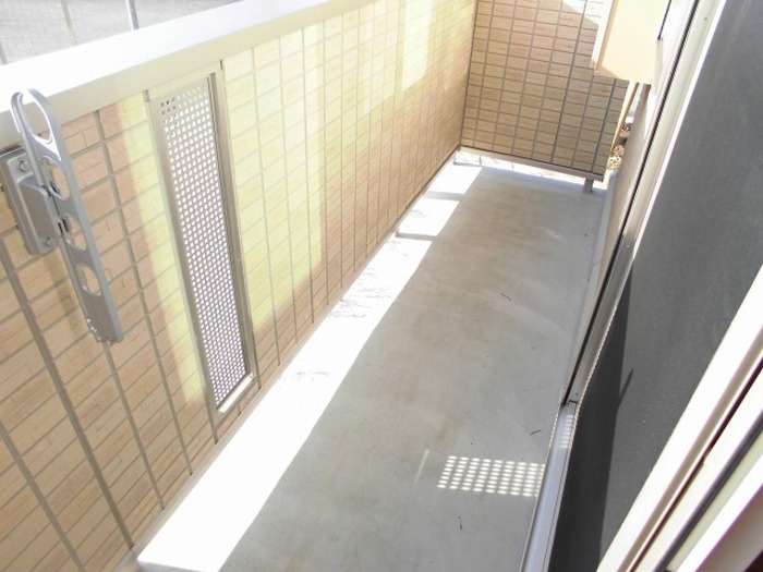 バルコニー　陽当たり良好なバルコニーです