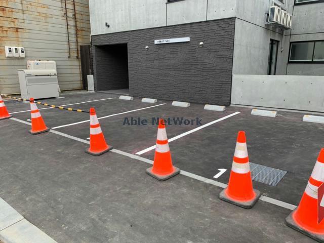 駐車場　駐車場