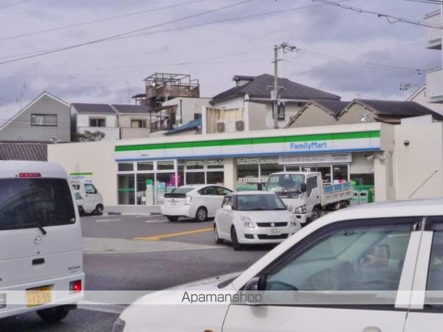 コンビニ　ファミリーマート三津屋中店（コンビニ）まで810m