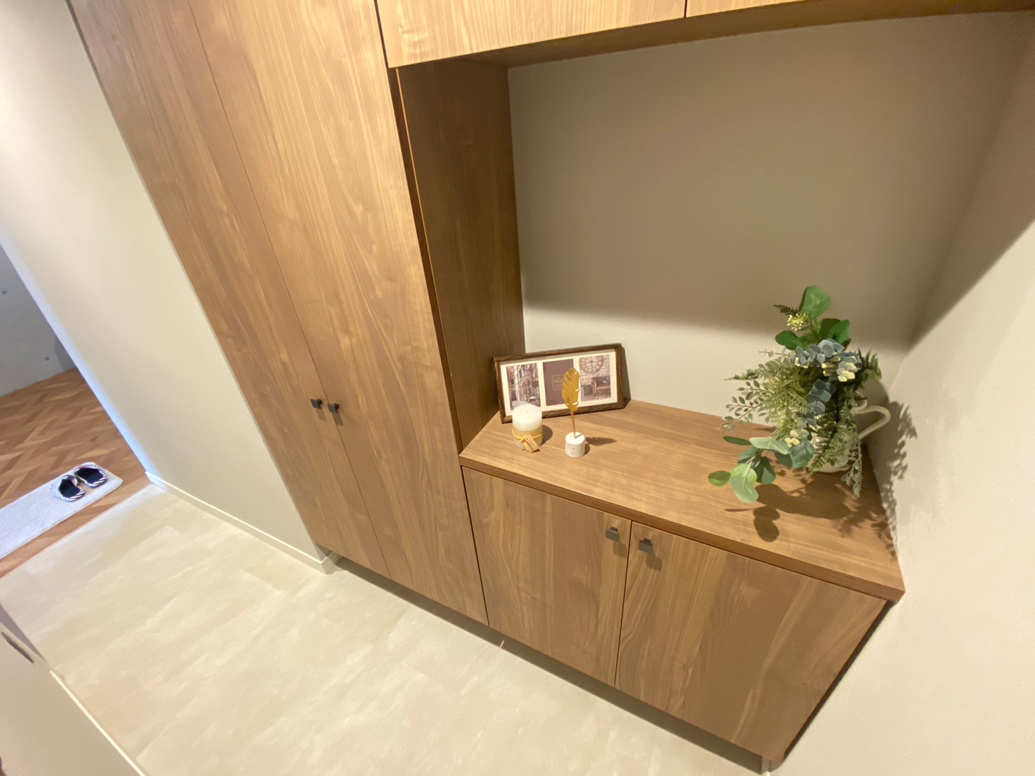 玄関　モデルルーム時のお写真です。