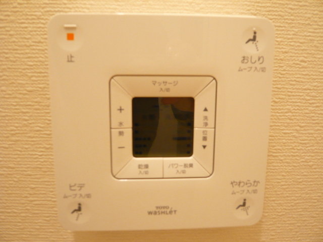 その他設備　ウォシュレットの壁付きリモコン