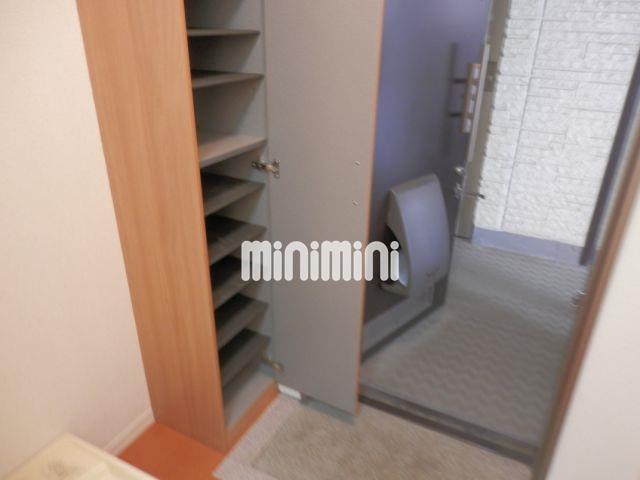 玄関　玄関下駄箱