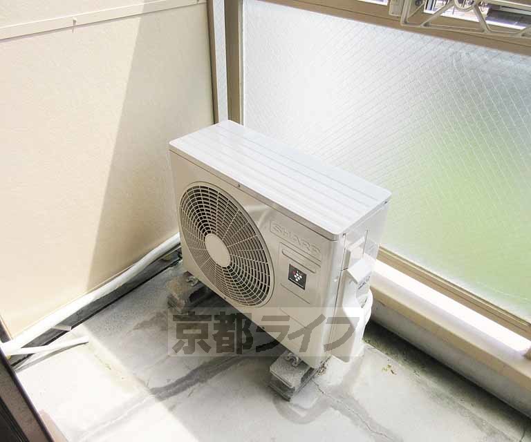 バルコニー　室外機がコチラ