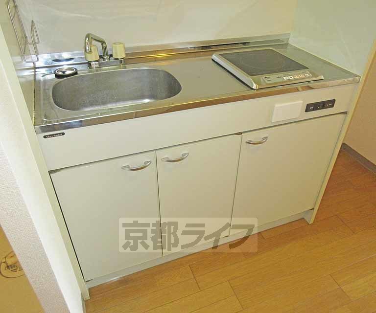 キッチン　圧迫感のないキッチンです