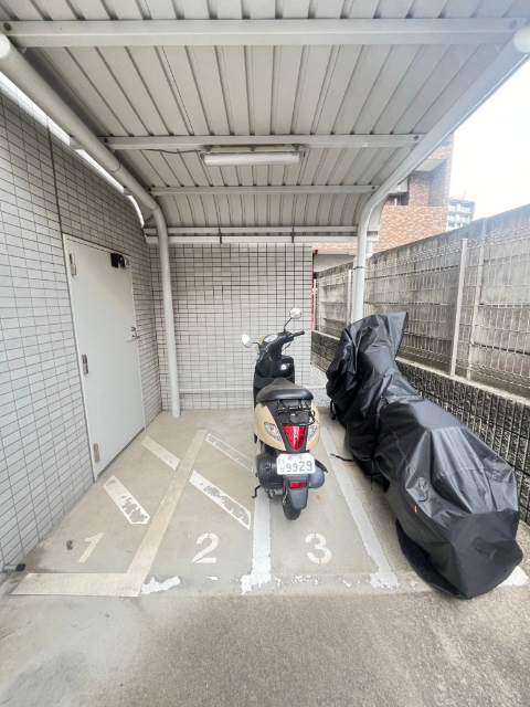 駐車場　バイク置き場