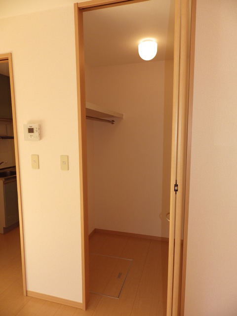 収納　ウォークインクローゼット