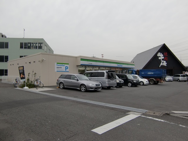 コンビニ　ファミリーマート石川PA上り店（コンビニ）まで893m