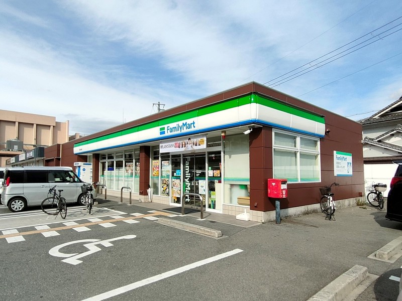 コンビニ　ファミリーマート天理川原城店（コンビニ）まで569m