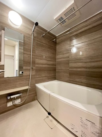 バス・シャワールーム　コンパクトで使いやすいお風呂です