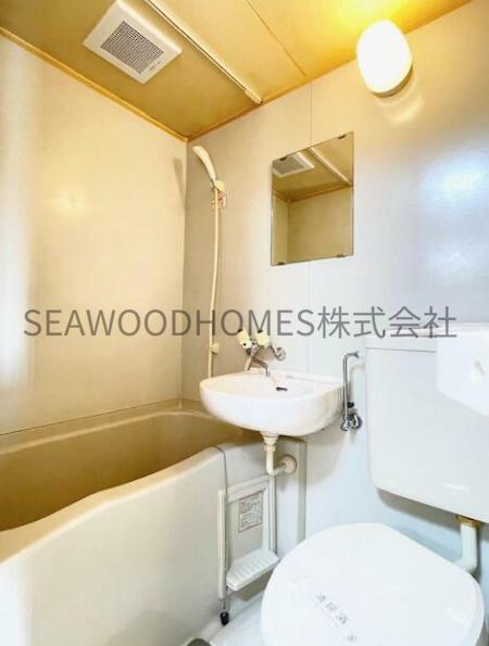 バス・シャワールーム　ユニットバスは丸ごと洗いでいつも清潔を保てます。